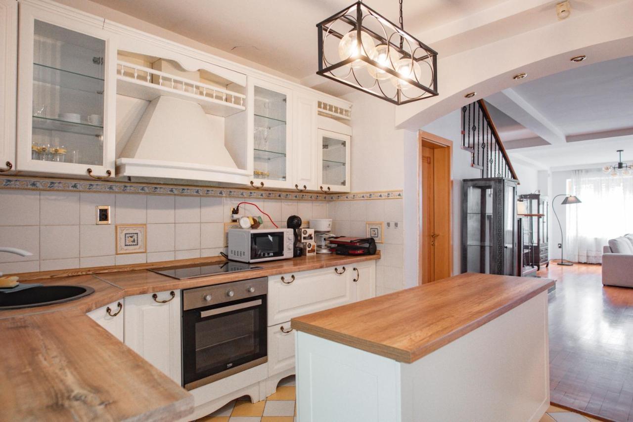 Villa Lux House With Own Parking In *
